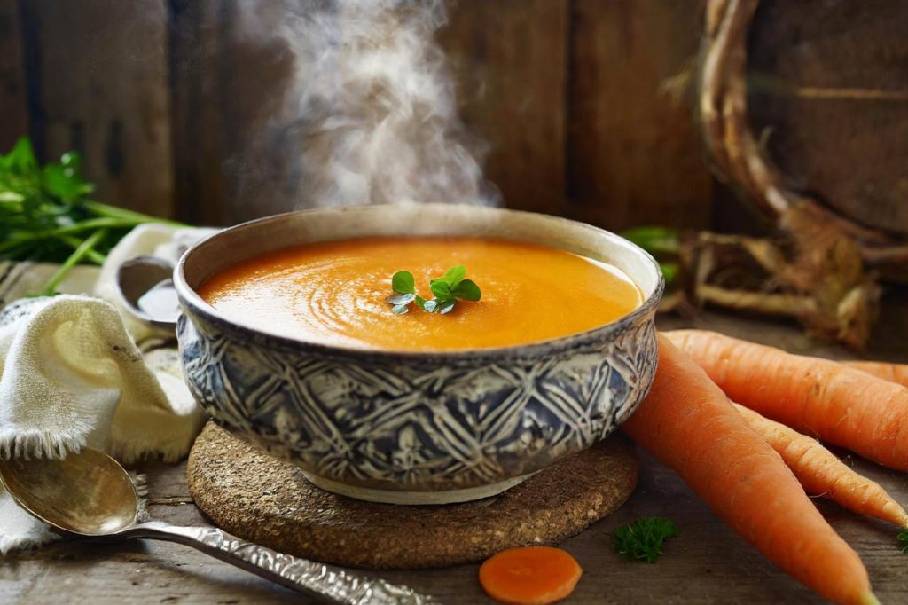 Gesunde und leckere Rezepte für warme Suppen und Eintöpfe